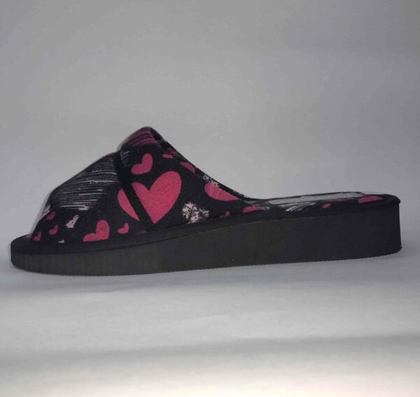 Pantuflas ojotas punta abierta de algodon para mujer -  negras corazones rosas