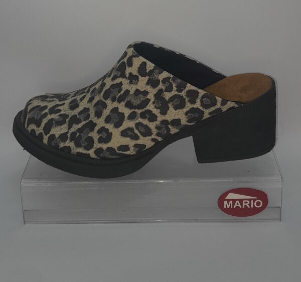Suecos de cuero con taco alto