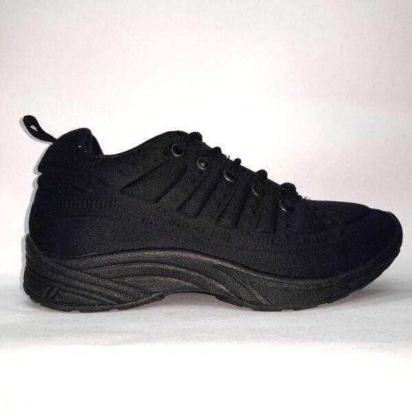 Zapatillas Deportivas Mujer Skaylap Negras de Microfibra con Cordones | Livianas y Confortables