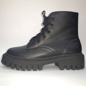 Borcegos Eco cuero negro con cierre y cordones detalle corazon suela tractor para niñas Pians