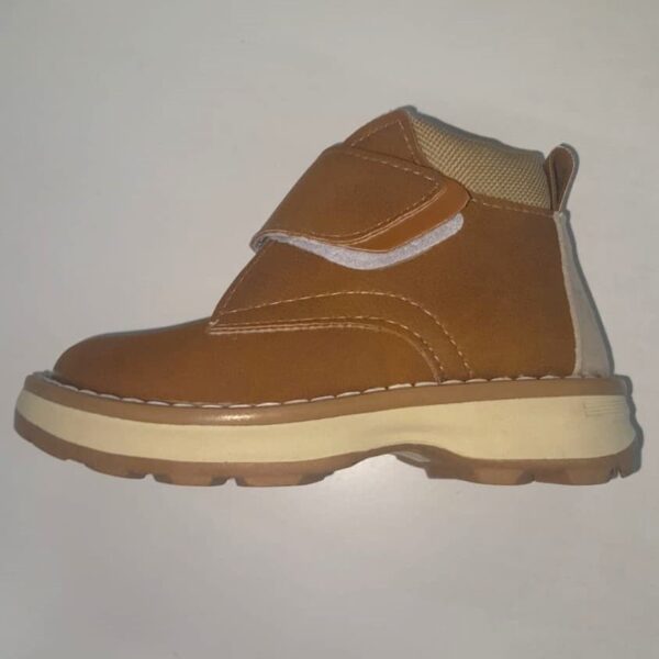 Borcegos de Gamuza Sintetica marca pians para niños con velcro