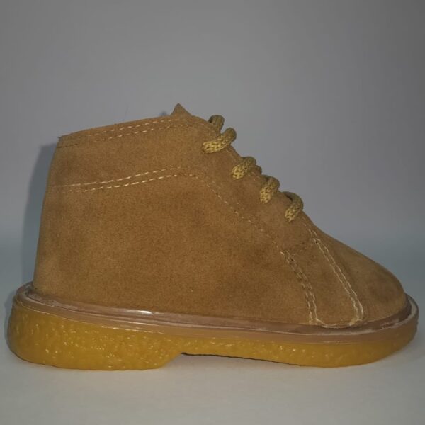 Botas Botitas de gamuza sintetica suela creppe caucho