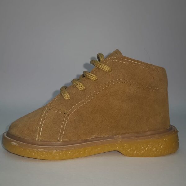 Botas Botitas de gamuza sintetica suela creppe caucho